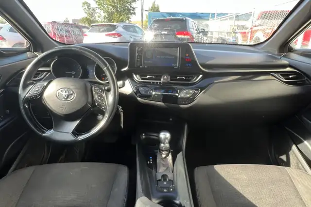 2018 Toyota C-HR FWD XLE - Photo 11