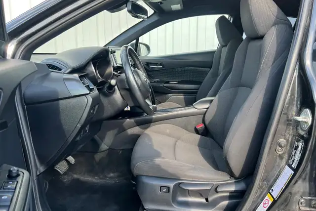 2018 Toyota C-HR FWD XLE - Photo 14