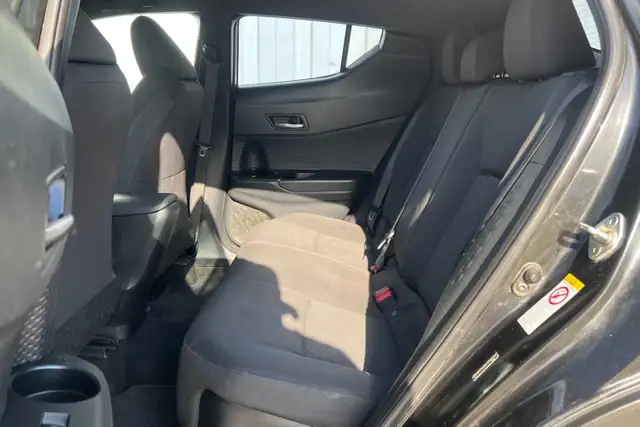 2018 Toyota C-HR FWD XLE - Photo 17