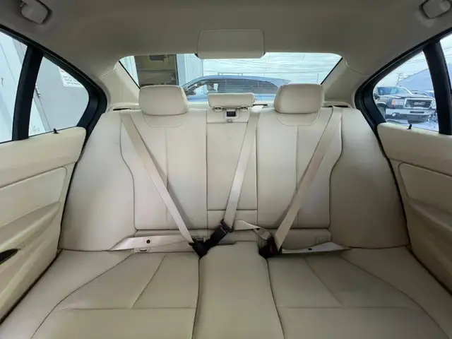 2013 BMW 3-Series 4dr Sdn 328i xDrive AWD - Photo 16