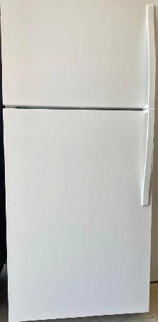 Newer Whirlpool Fridge, midsize frost free model,