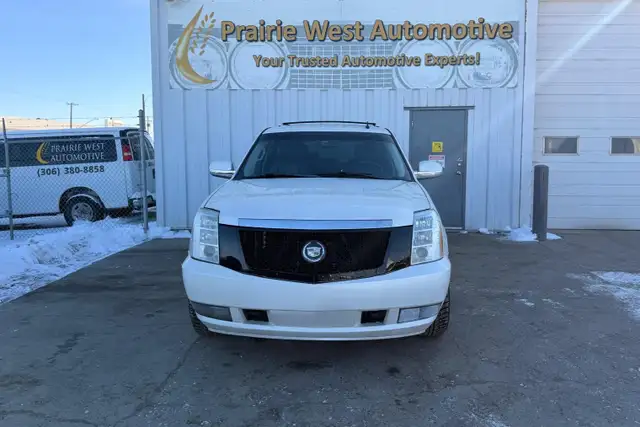 2011 Cadillac Escalade AWD 4dr Luxury - Photo 2