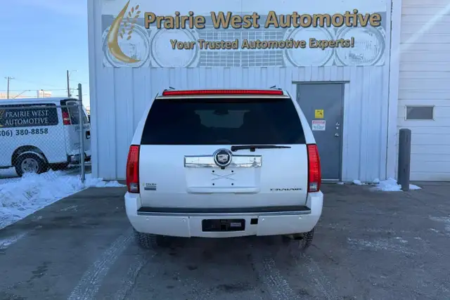 2011 Cadillac Escalade AWD 4dr Luxury - Photo 6