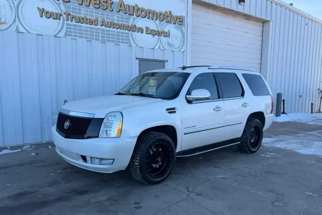 2011 Cadillac Escalade AWD 4dr Luxury - Photo 9