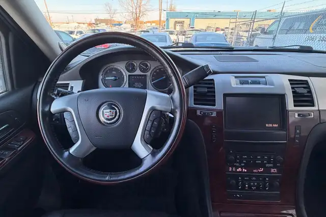 2011 Cadillac Escalade AWD 4dr Luxury - Photo 18
