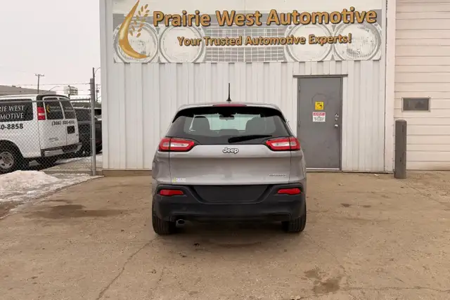 2016 Jeep Cherokee FWD 4dr Sport - Photo 6
