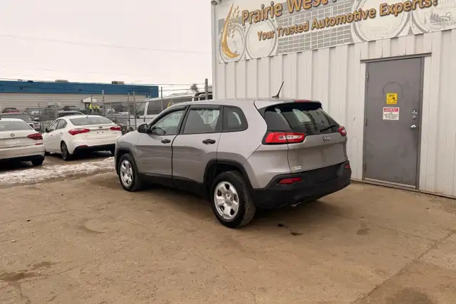 2016 Jeep Cherokee FWD 4dr Sport - Photo 7