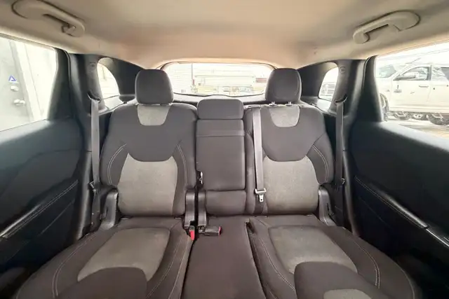 2016 Jeep Cherokee FWD 4dr Sport - Photo 15