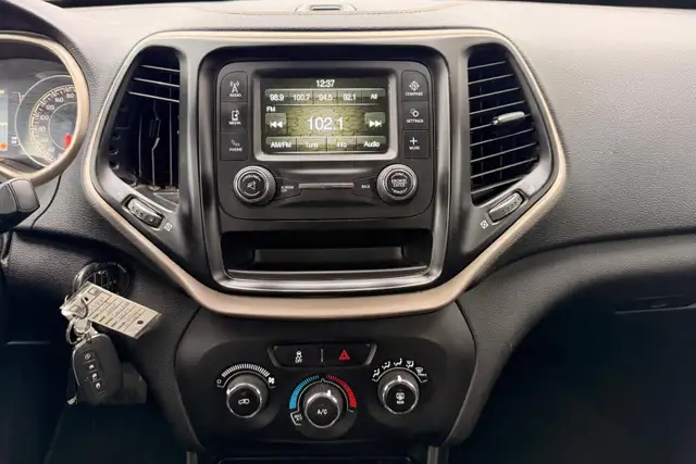 2016 Jeep Cherokee FWD 4dr Sport - Photo 19