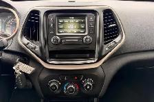 2016 Jeep Cherokee FWD 4dr Sport - Photo 19