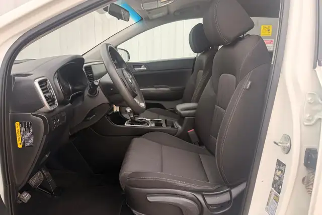 2022 Kia Sportage LX AWD - Photo 11