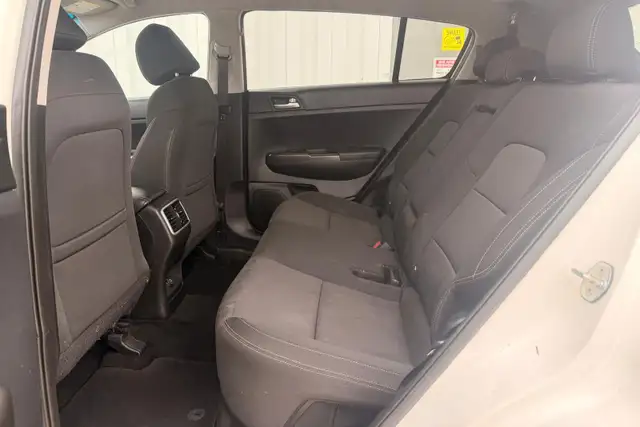 2022 Kia Sportage LX AWD - Photo 12
