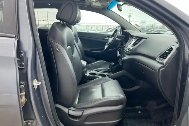 2017 Hyundai Tucson AWD 4dr 1.6L SE - Photo 12