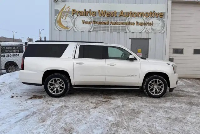 2015 GMC Yukon XL 4WD 4dr SLT - Photo 4