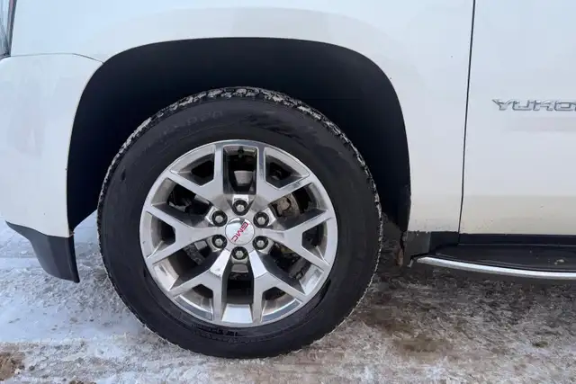 2015 GMC Yukon XL 4WD 4dr SLT - Photo 10