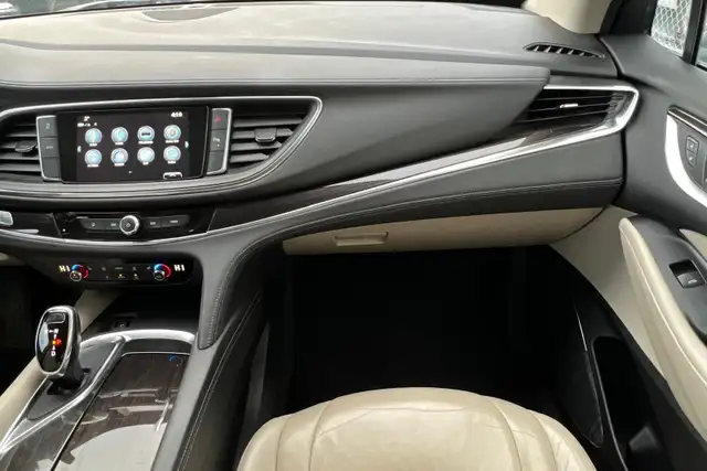 2018 Buick Enclave AWD 4dr Essence - Photo 12