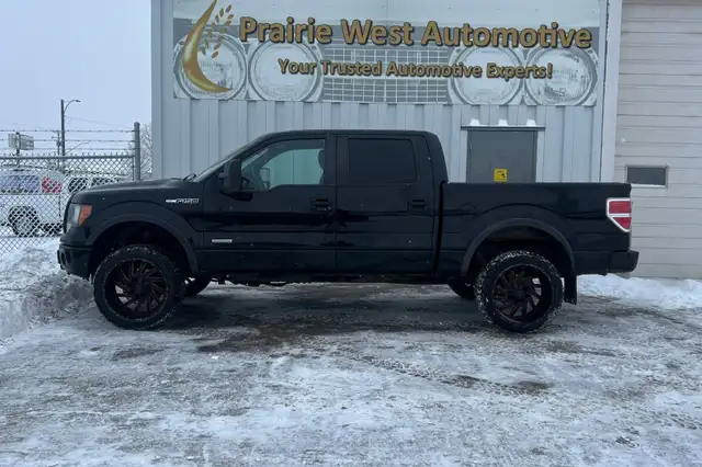 2011 Ford F-150 4WD SuperCrew 145' XLT - Photo 8