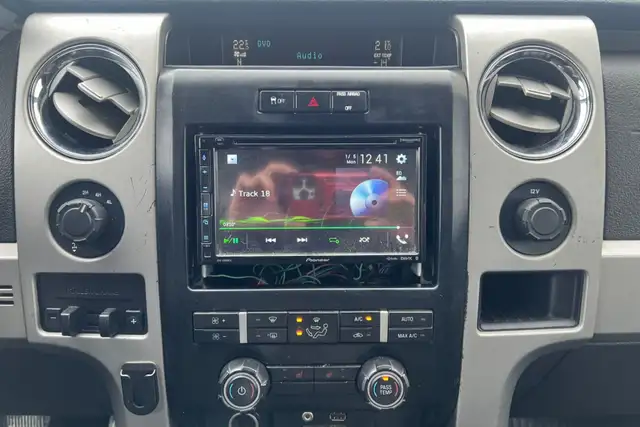 2011 Ford F-150 4WD SuperCrew 145' XLT - Photo 18