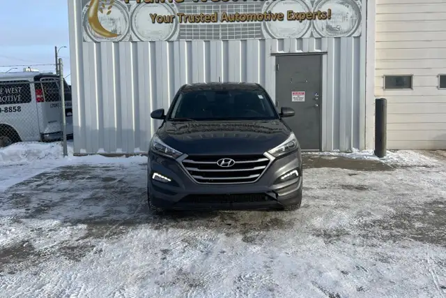 2018 Hyundai Tucson 2.0L FWD - Photo 2