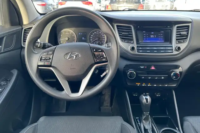 2018 Hyundai Tucson 2.0L FWD - Photo 17
