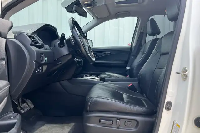 2017 Honda Pilot 4WD 4dr Touring - Photo 14