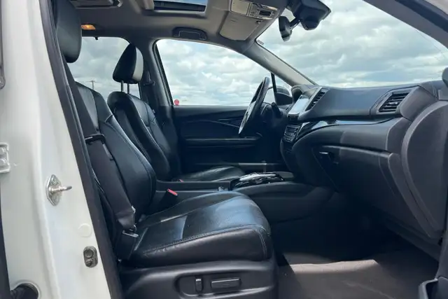 2017 Honda Pilot 4WD 4dr Touring - Photo 15