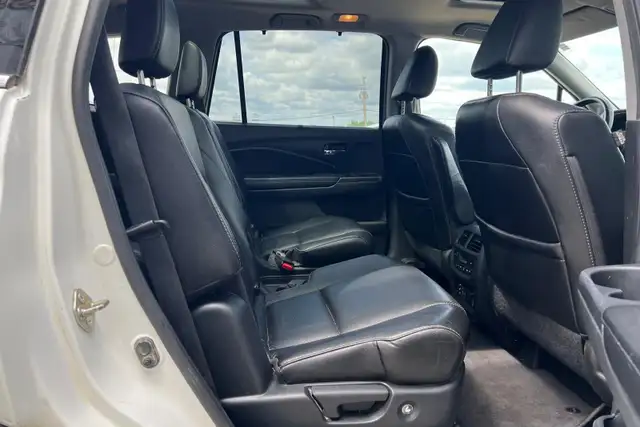2017 Honda Pilot 4WD 4dr Touring - Photo 17
