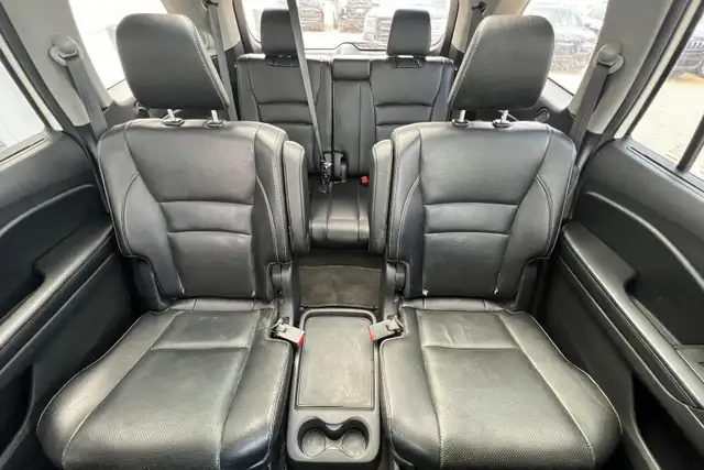 2017 Honda Pilot 4WD 4dr Touring - Photo 19
