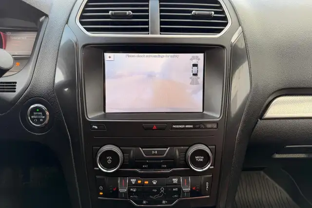 2019 Ford Explorer XLT 4WD - Photo 19
