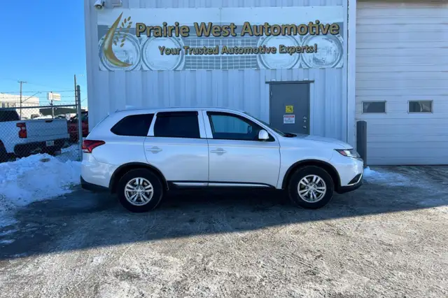 2020 Mitsubishi Outlander ES S-AWC - Photo 4