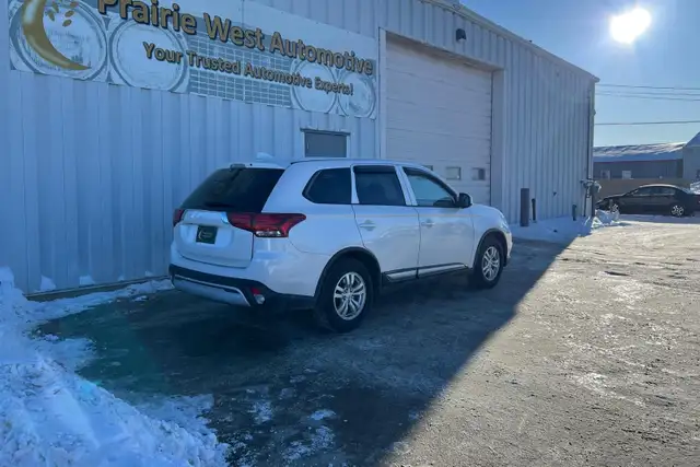 2020 Mitsubishi Outlander ES S-AWC - Photo 5