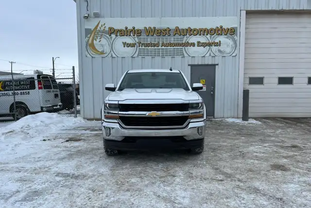 2018 Chevrolet Silverado 1500 4WD Crew Cab 143.5' LT w/1LT - Photo 2