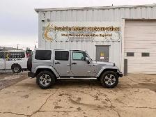 2016 Jeep WRANGLER UNLIMITED 4WD 4dr Sahara - Photo 3