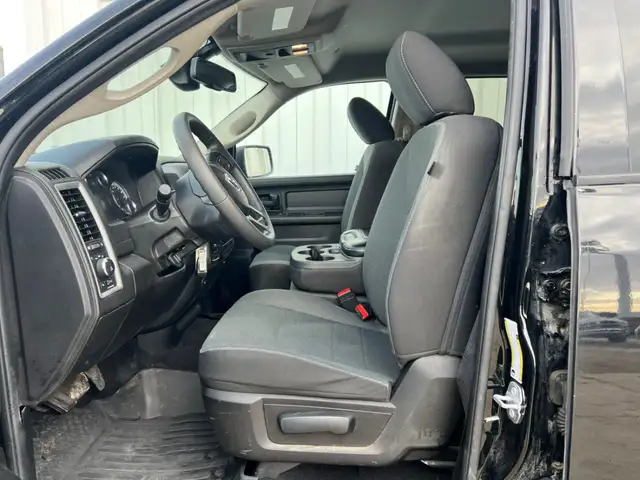 2023 Ram 1500 Classic Tradesman 4x4 Crew Cab 5'7' Box - Photo 14