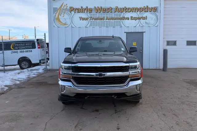 2018 Chevrolet Silverado 1500 4WD Crew Cab 143.5' LT w/1LT - Photo 2