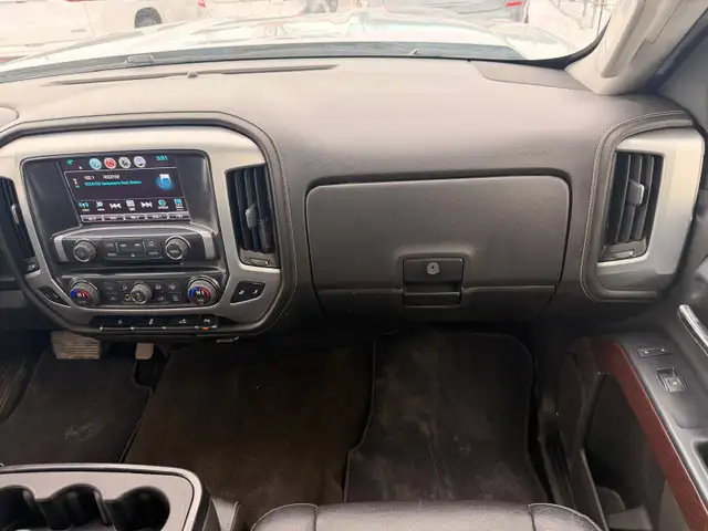 2017 GMC Sierra 1500 4WD Crew Cab 153.0' SLT - Photo 18