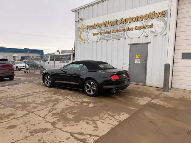 2017 Ford Mustang 2dr Conv V6 - Photo 7