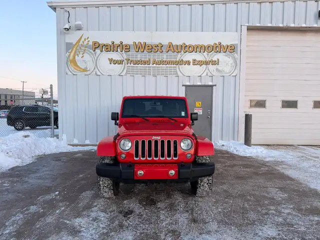 2017 Jeep WRANGLER UNLIMITED 4WD 4dr Sahara - Photo 2