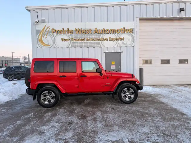 2017 Jeep WRANGLER UNLIMITED 4WD 4dr Sahara - Photo 4