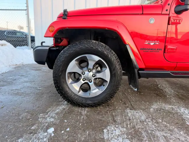 2017 Jeep WRANGLER UNLIMITED 4WD 4dr Sahara - Photo 10