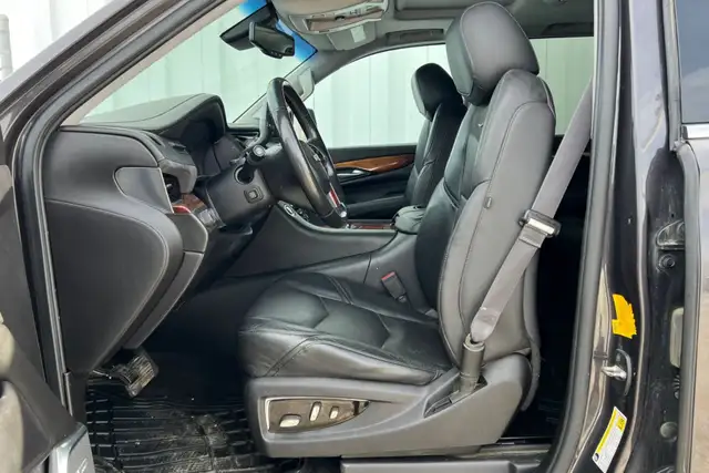 2015 Cadillac Escalade 4WD 4dr Luxury - Photo 11
