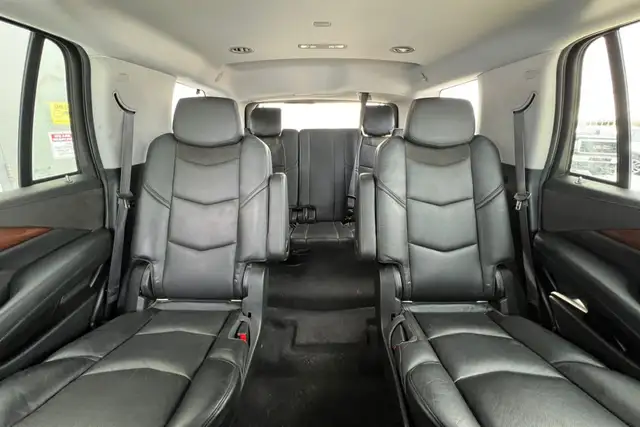 2015 Cadillac Escalade 4WD 4dr Luxury - Photo 14
