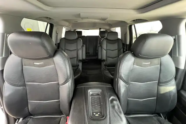 2015 Cadillac Escalade 4WD 4dr Luxury - Photo 15