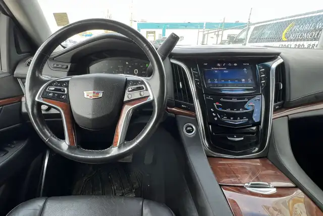 2015 Cadillac Escalade 4WD 4dr Luxury - Photo 17