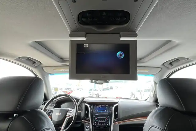 2015 Cadillac Escalade 4WD 4dr Luxury - Photo 19