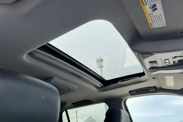 2015 Cadillac Escalade 4WD 4dr Luxury - Photo 20