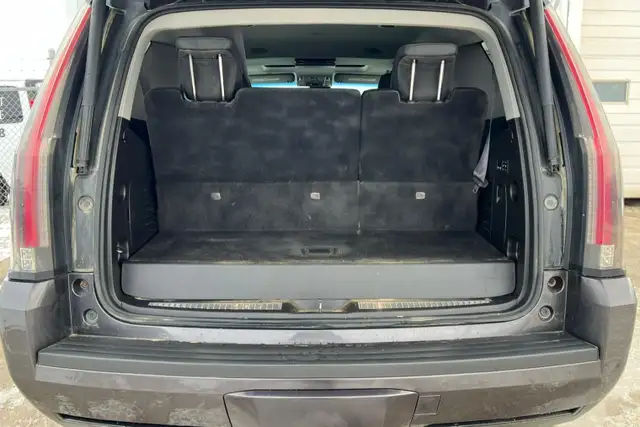 2015 Cadillac Escalade 4WD 4dr Luxury - Photo 22