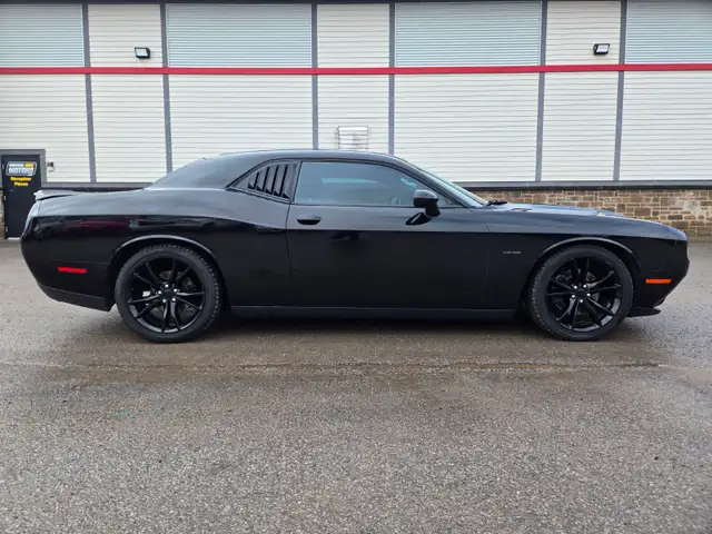 2016 Dodge Challenger R/T / HEMI / FULL LOAD 375HP - Photo 11