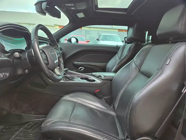 2016 Dodge Challenger R/T / HEMI / FULL LOAD 375HP - Photo 18