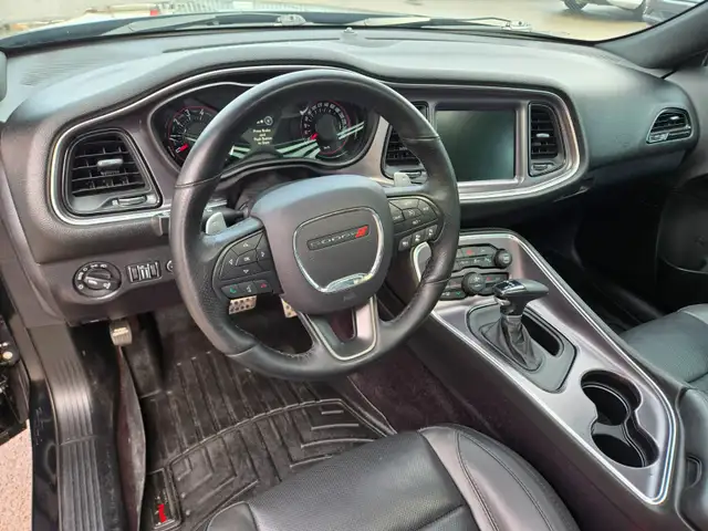 2016 Dodge Challenger R/T / HEMI / FULL LOAD 375HP - Photo 21